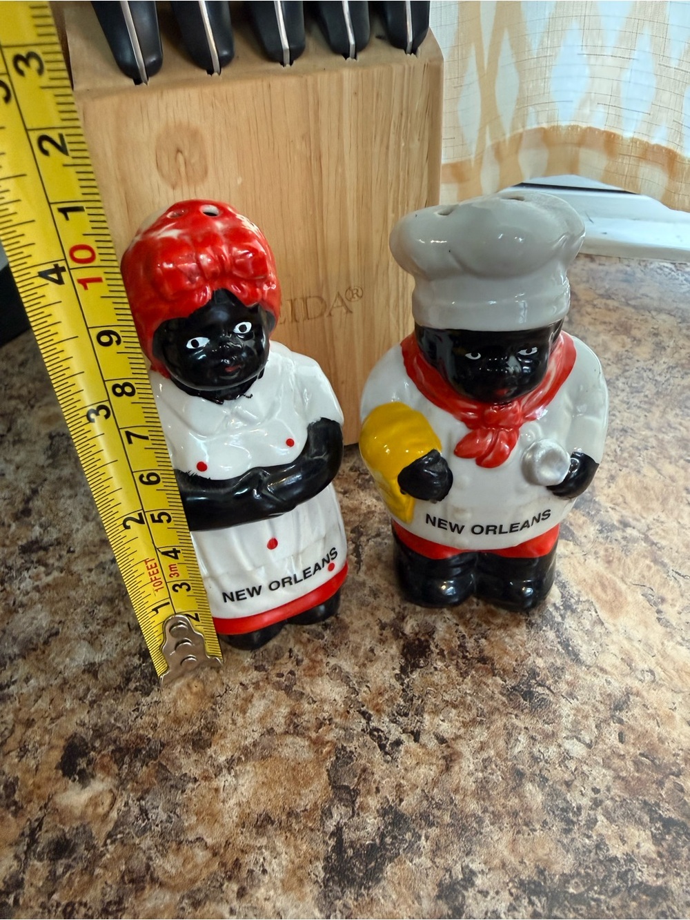 Vintage souvenir, salt and pepper shakers 1993 - Picture 12 of 13